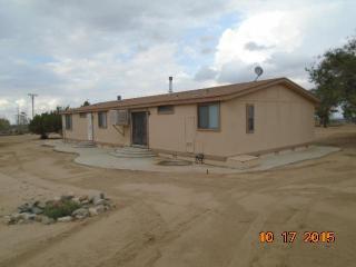 6373 Agoura Rd, Phelan, CA 92371-7355