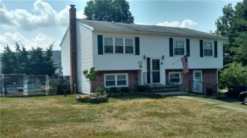 4 Capital Dr, Washingtonville, NY 10992-1342