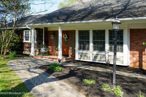 42 Hibernia Way, East Freehold, NJ 07728-2829