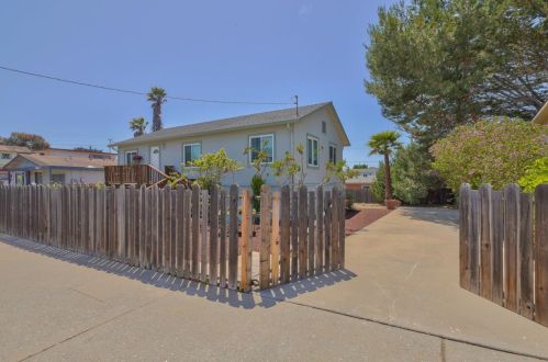 1237 Flores St, Seaside CA  93955-5516 exterior
