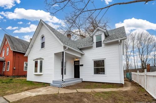 72 Division St, Norwich CT  06360-4628 exterior