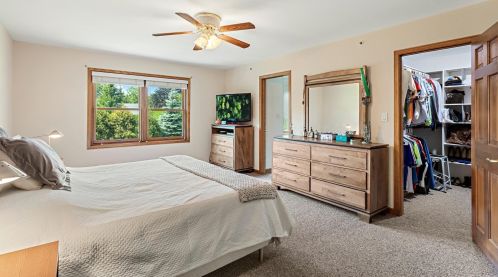 2921 Paget Ct, Thiensville WI  53092-2320 exterior