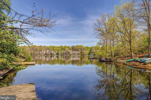 11234 Shore Rd, Herndon, VA 20190-4438