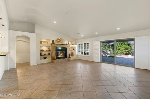 62928 Harmony Dr, Tucson, AZ 85739-1851