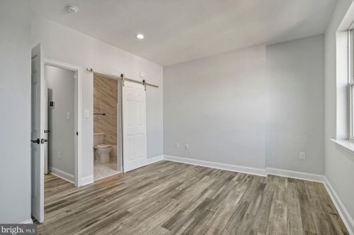 1111 Holbrook Ter, Washington DC 20002-2704 exterior