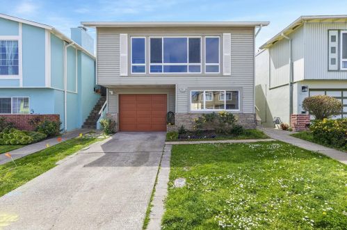 211 Belhaven Ave, Daly City, CA 94015-4208