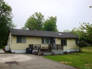 106 Long Ln, Bloomingburg, NY 12721-3110