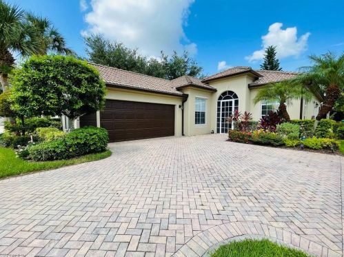 2259 Heydon Cir, Naples, FL 34120-4585