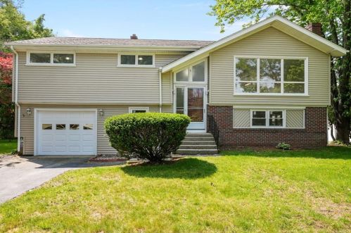 5 Baldwin Dr, Providence RI  02919-1512 exterior