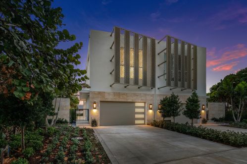 724 Lake Ave, Delray Beach FL  33483-5928 exterior