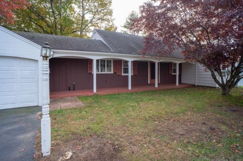 22 Cleveland St, Plainville, CT 06062-1227