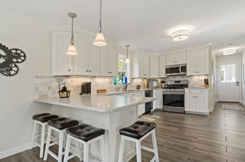 41 Orlando Dr, South Kingstown RI  02882-4416 exterior