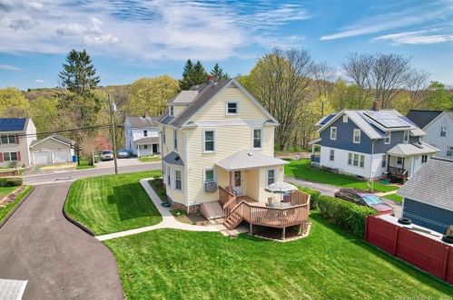73 Rosette St, Waterbury, CT 06708-1138
