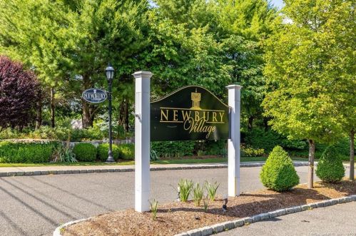 213 Stillwater Cir, Brookfield Center, CT