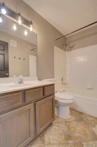 1733 Greatwood Dr, Florence KY  41042-8121 exterior