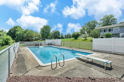 257 Osborne Hill Rd, Fishkill NY  12524-2510 exterior