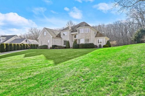 124 Pondview Ln, Bristol, CT 06010-3085