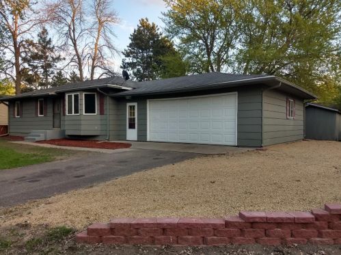 614 3rd St, New Johannesburg, WI 54017-2017