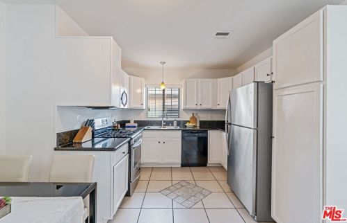 7239 Amestoy Ave, Van Nuys CA 91406-1603 exterior