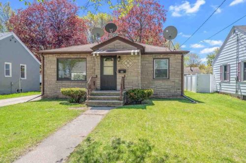 1530 Smith St, Green Bay, WI 54302-1944