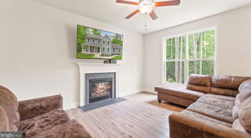 1077 Mountain View Rd, Fredericksburg VA  22406-4429 exterior