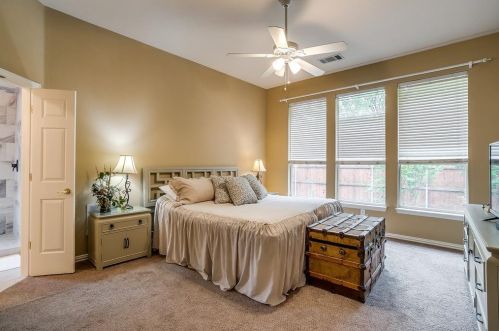 1517 Shadywood Ln, Lewisville TX  75028-4294 exterior