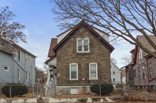 2407 8th St, Milwaukee, WI 53215-3230