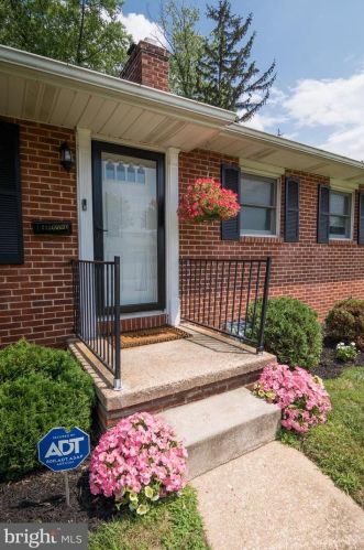 225 Gordy Pl, New Castle, DE 19720-4733
