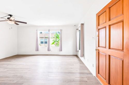 4215 14th St, Long Beach, CA 90804-3008