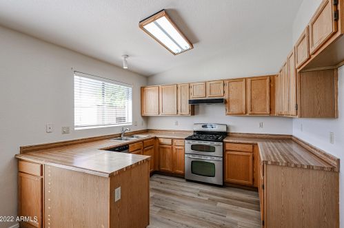 4231 Whispering Wind Dr, Glendale AZ  85310-5178 exterior