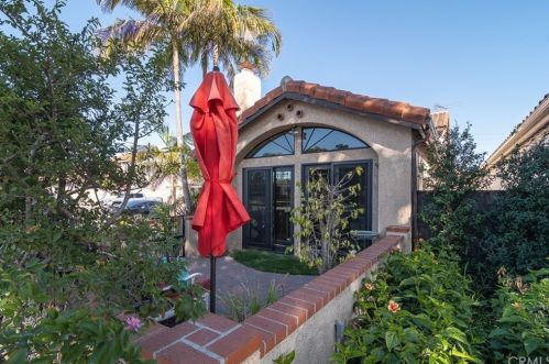 1032 Lake St, Huntington Beach, CA 92648-3562