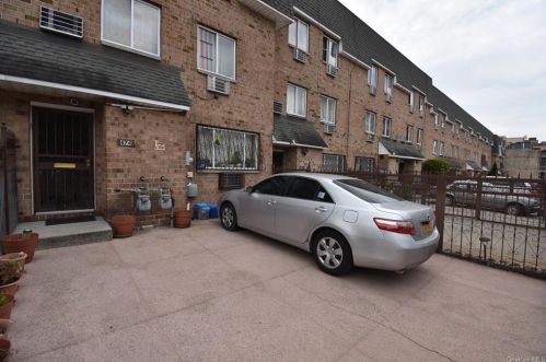 474 186th St, Bronx, NY 10458-7759