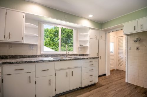 60 Wick Ave, Hermitage PA  16148-1811 exterior