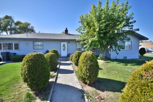 612 1st St, Metolius OR  97741-1201 exterior