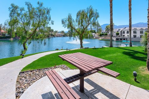 47910 Via Nice, La Quinta CA  92253-2157 exterior