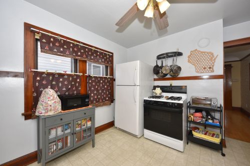 1554 72, Milwaukee WI 53214-4702 exterior