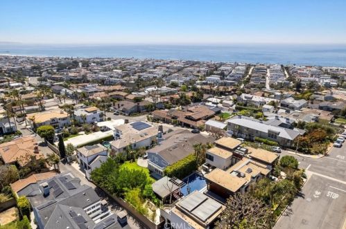 700 John St, Manhattan Beach CA  90266-5838 exterior