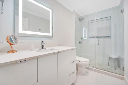 3163 176 Ter, Hollywood FL 33029-5608 exterior