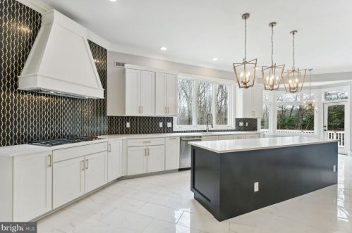 209 River Bend Rd, Great Falls VA  22066-4141 exterior