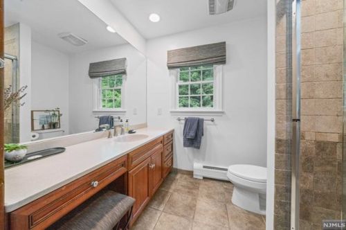 27 Hering Rd, Montvale NJ  07645-1226 exterior