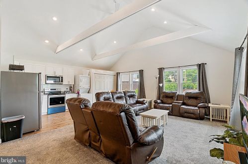 135 Marmic Dr, Southampton PA 18966-1725 exterior