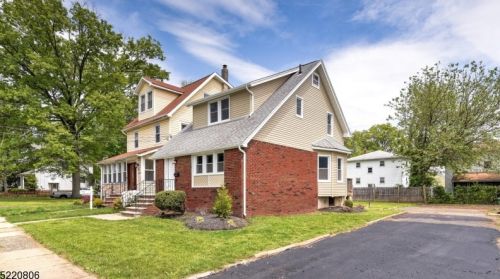 207 Amsterdam Ave, Roselle, NJ 07203-1709