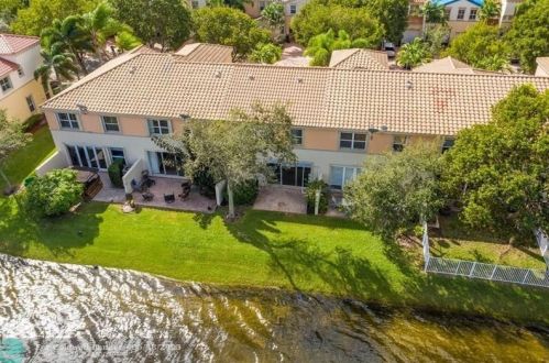 16317 48th St, Hollywood, FL 33027-4694