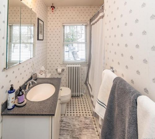 23 Darrow Pl, Poughkeepsie NY  12603-1504 exterior