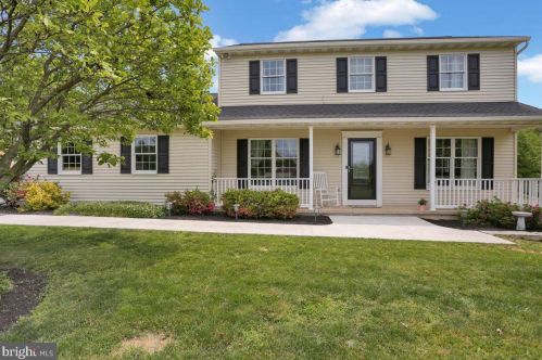348 Mccoy Ln, Dauberville, PA 19533-9154