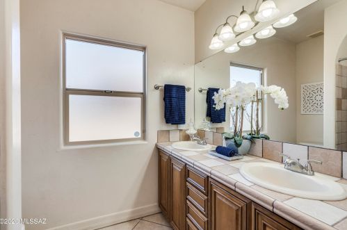 976 Josephine Saddle Pl, Green Valley AZ 85614-6302 exterior