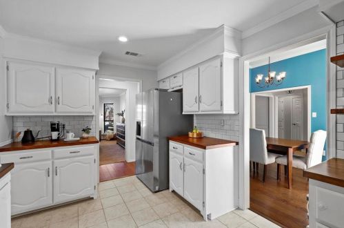 2300 Timberglen Dr, Lewisville TX  75028-1916 exterior