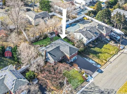 427 Atlantic St, Elwood, NY 11731-3603