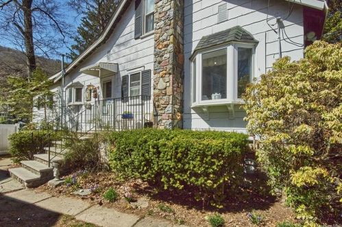 79 Murray Rd, Greenwood Lake, NY 10925-2121