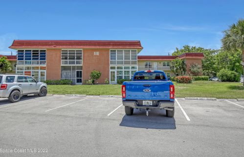 110 Spring Lake Ct, Vero Beach, FL 32962-1750